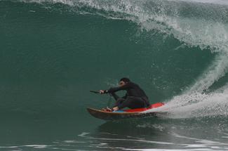 Le wave-ski, cette glisse à part qui réunit le surf et le kayak