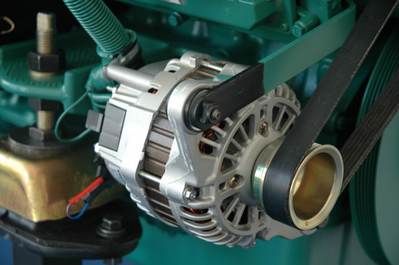 Alternateur sur un moteur Volvo