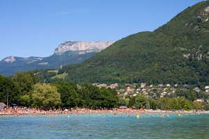 Lac d’Annecy : face aux débordements, la plage d’Albigny redevient payante cet été