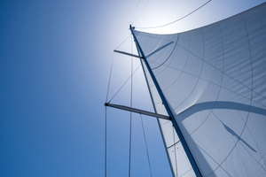 Dacron, Hydranet, membranes : comment choisir ses voiles sans se tromper ?