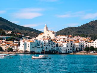Cadaqués au printemps : le joyau blanc de la...