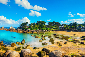 Bretagne Nord au printemps : cap sur l’un des plus beaux terrains de croisière de France