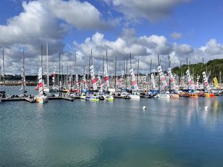En direct de Perros-Guirec : le village de La...