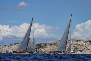 Voiles du Vieux-Port : la voile classique a enfin fait le show dans la rade de Marseille