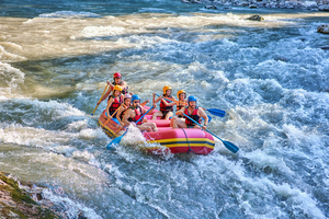 Les meilleures destinations pour faire du rafting : 8 rivières pour vivre l’eau vive au plus près