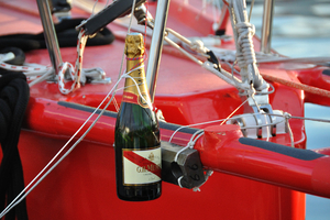 Pourquoi baptise-t-on les bateaux ? Une tradition maritime entre protection, superstition et identité