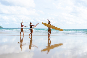 Surfer en solo ou à plusieurs : 2 façons de vivre la session, 2 plaisirs très différents