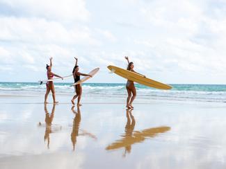 Surfer en solo ou à plusieurs : 2 façons de...