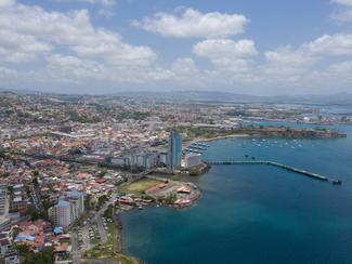 Fort-de-France, la grande baie martiniquaise...