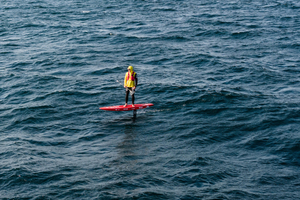 Erwan Jauffroy veut traverser la mer en volant sur l’eau, sans voile ni moteur