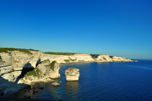 Navigation dans les Bouches de Bonifacio : les règles à connaître avant de prendre la mer