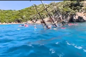 En Méditerranée, une croisière festive tourne à la frayeur après le naufrage de leur bateau