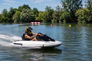 Aqua kart : où tester le karting sur l’eau cet été ?