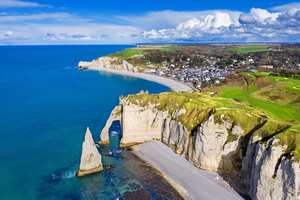 Étretat au printemps : l’escale idéale avant la foule estivale