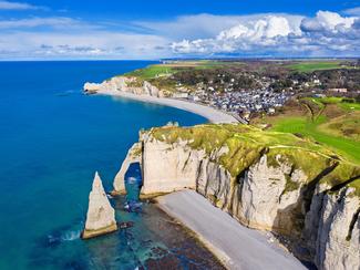 Étretat au printemps : l’escale idéale avant...
