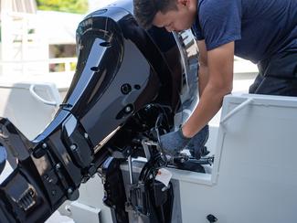 Réarmer un moteur hors-bord