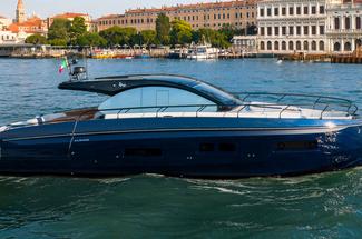 BENETEAU Gran Turismo 50 : le nouveau fleuron français s’offre une premi...