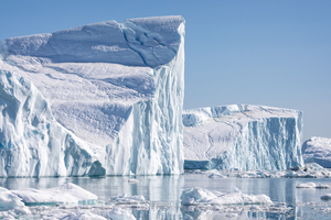 Réchauffement climatique: quatre fois plus d'icebergs naissent des glaciers groenlandais selon une étude