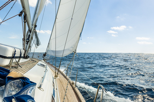 Bateaux de voyage de plus de 20 ans : la bonne affaire ou le piège à refit ?