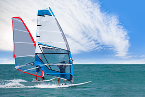 Windsurf en France : les meilleurs spots pour naviguer de la Bretagne à la Camargue