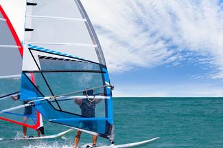 Windsurf en France : les meilleurs spots pour naviguer de la Bretagne à ...