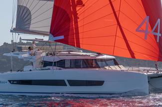 Fountaine Pajot fête ses 50 ans : de la régate à une référence mondiale ...