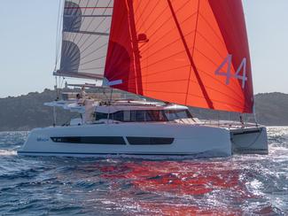 Fountaine Pajot fête ses 50 ans : de la régate...