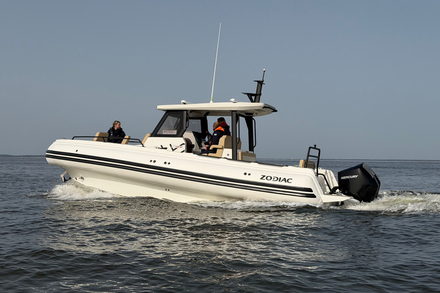 Le X9CC permet de passer une journée en mer sans contrainte. Le X9CC permet de passer une journée en mer sans contrainte.