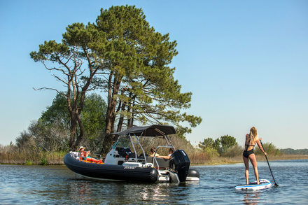 Avec le Medline 6.8, on passe naturellement de la navigation à la baignade Avec le Medline 6.8, on passe naturellement de la navigation à la baignade