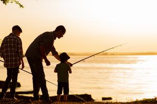 Pêcher en vacances : comment vider, conserver et cuisiner sa pêche du jour