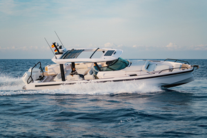 Essai Axopar 38 Sun Top : le day-boat nordique qui assume ses choix