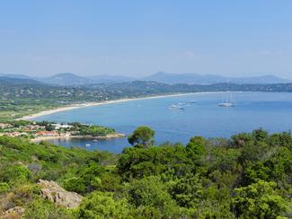 Baie de Pampelonne : les grands yachts mieux...