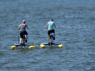 Water bike : pédaler sur l’eau, la nouvelle...