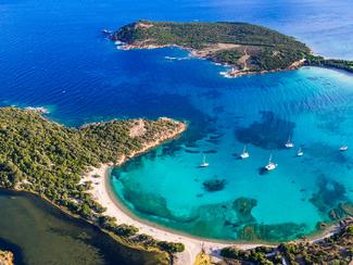 À moins de trois heures de vol, cinq îles pour...