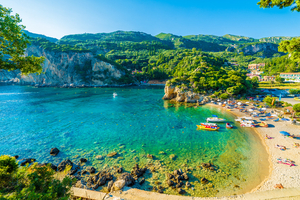 Naviguer cet été sans se ruiner : 6 destinations abordables pour prendre le large