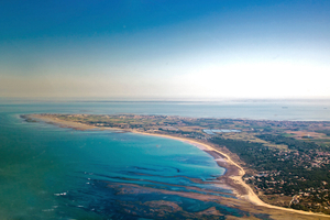 Climat: face aux submersions, l'île d'Oléron ravive ses marais salants