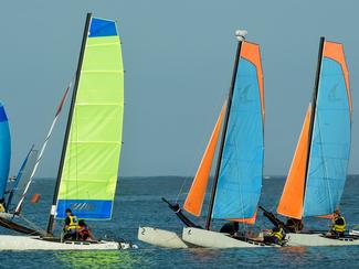 Optimist, catamaran, dériveur : quel bateau...