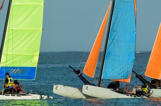 Optimist, catamaran, dériveur : quel bateau choisir pour débuter la voil...