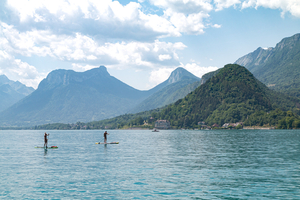 5 lacs et plans d’eau où pratiquer les sports nautiques en France cet été