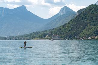 5 lacs et plans d’eau où pratiquer les sports nautiques en France cet été