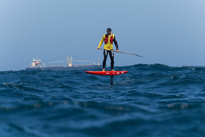 Première mondiale: sur son foil sans voile et sans moteur, Erwan Jauffroy a traversé la Manche en 8 heures et 08 minutes!