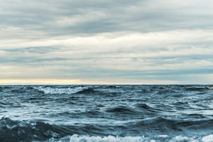 Le saviez-vous ? Pourquoi les vagues arrivent-elles souvent en séries ?