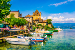 Ce village médiéval au bord du lac Léman est l’escapade parfaite pour profiter de l’été