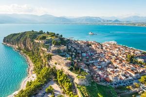 Nafplio en août : la première capitale de la Grèce moderne entre mer et forteresse