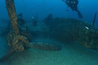 Dégradation épave P38 en Méditerranée : la Préfecture maritime de la Méd...