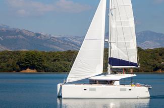 Surcharge en catamaran : quand le confort peut coûter cher en mer