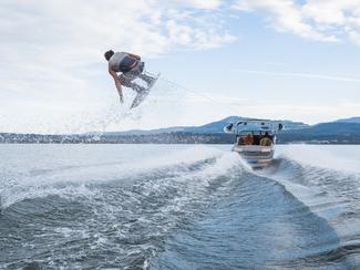 Wakeboard : les bases pour se lancer derrière...
