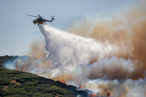 Incendies : après la Gironde, la Grèce de nouveau frappée par les flammes en pleine saison touristique