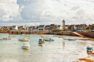 Escale à Roscoff : entre caractère breton, îles sauvages et embruns du large