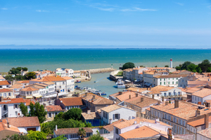L’île de Ré en août, entre marais salants et ports de charme